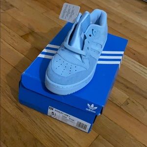 Adidas size 5 in a half